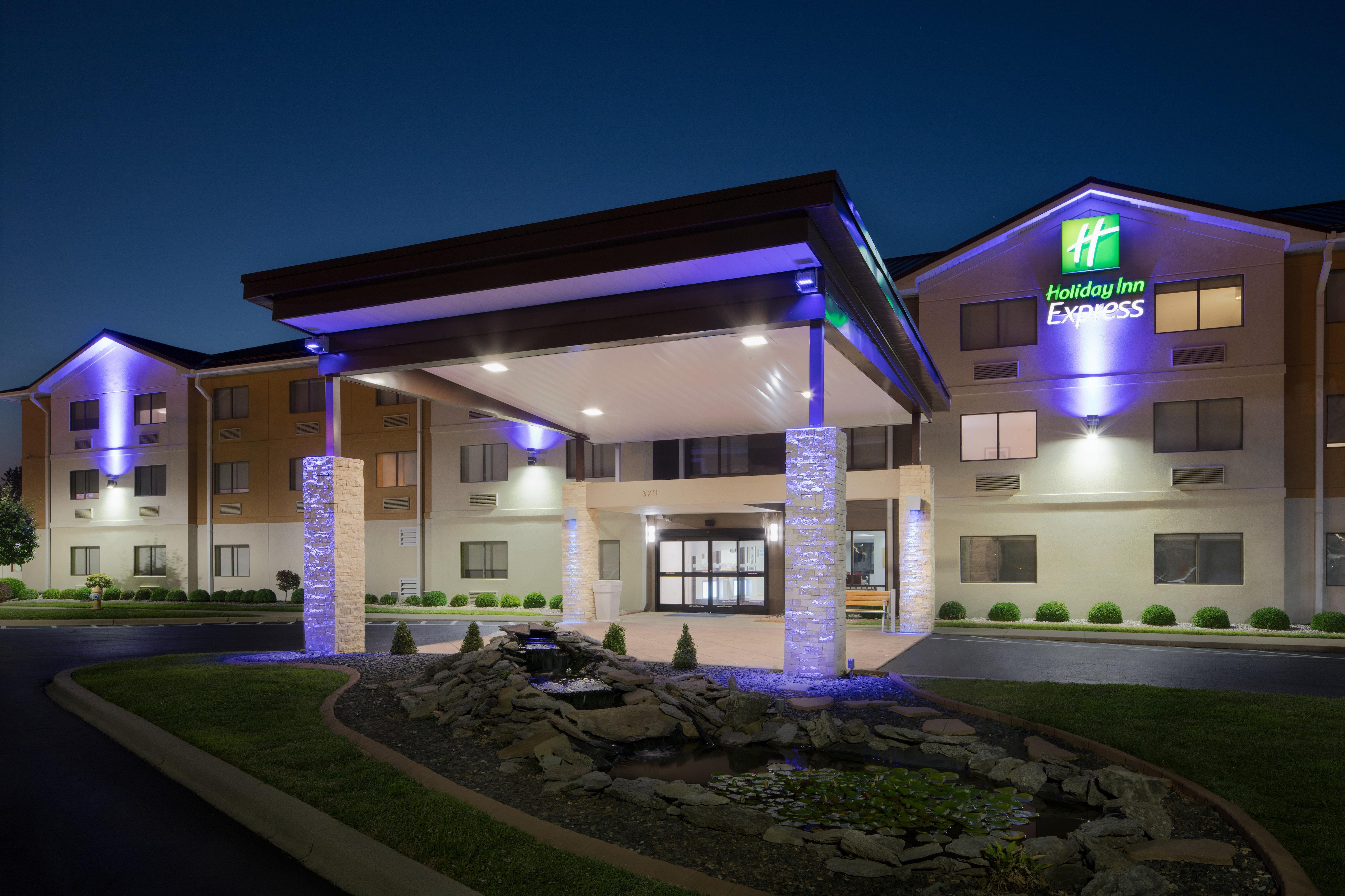 Holiday Inn Express Louisville Northeast, An Ihg Hotel Exterior foto